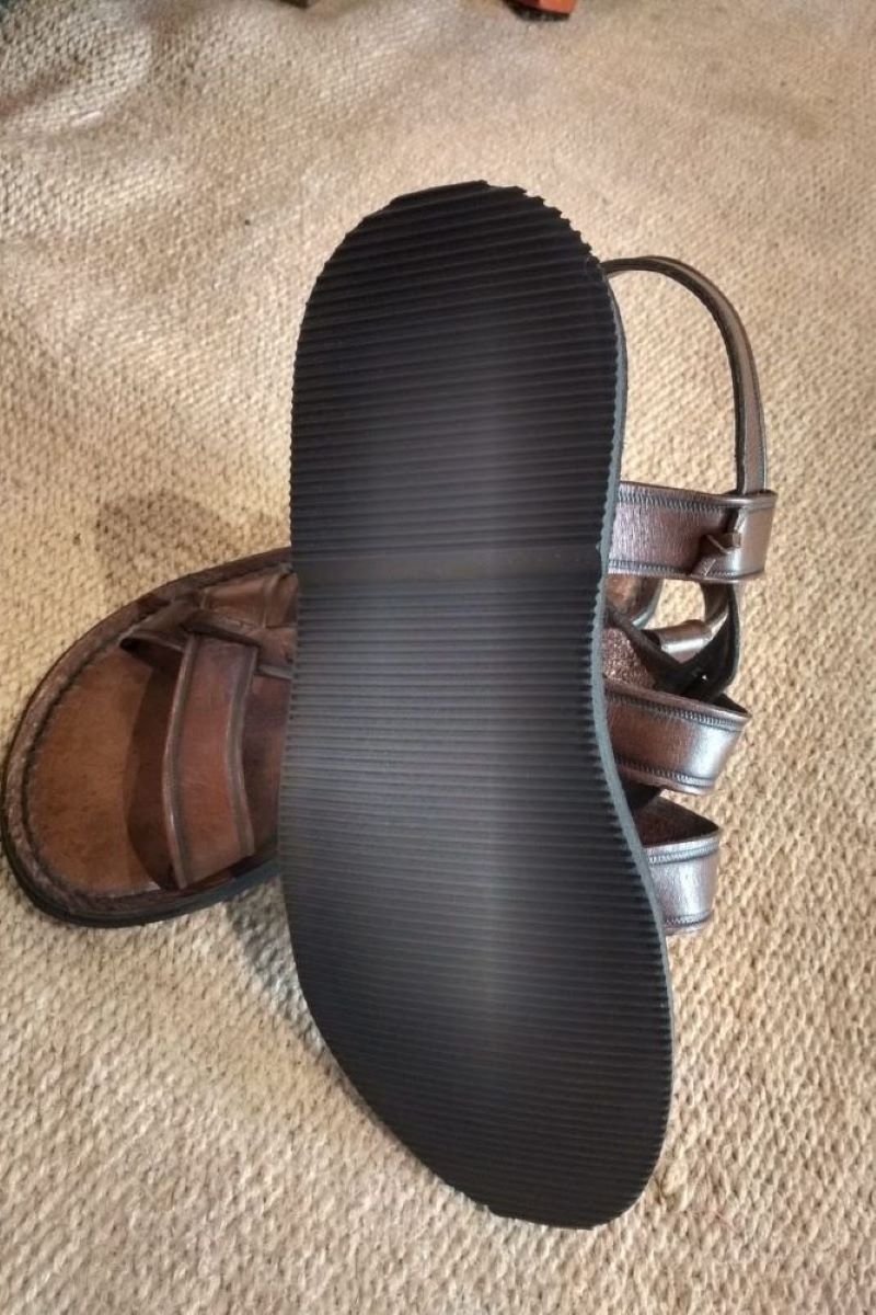 sandalia-artesanal-masculina-em-couro-estilo-romana2