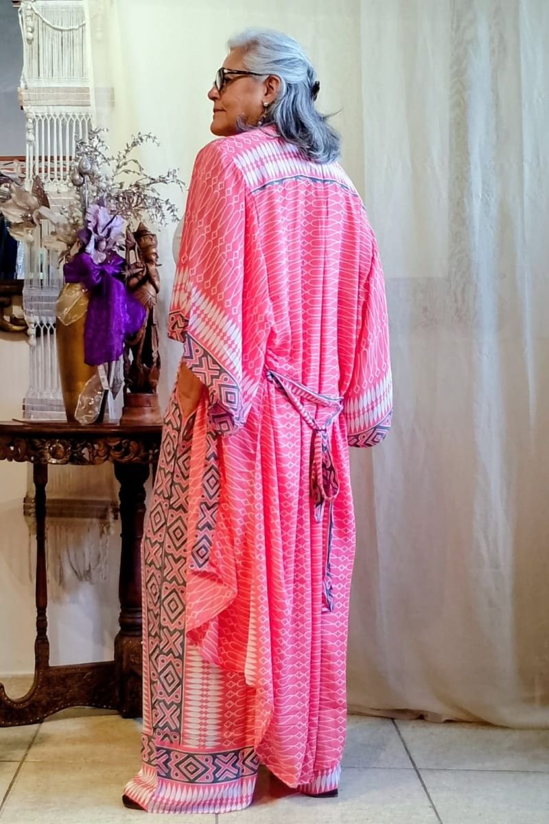 calça pantalona rosa com estampa geo e kimono rosa7