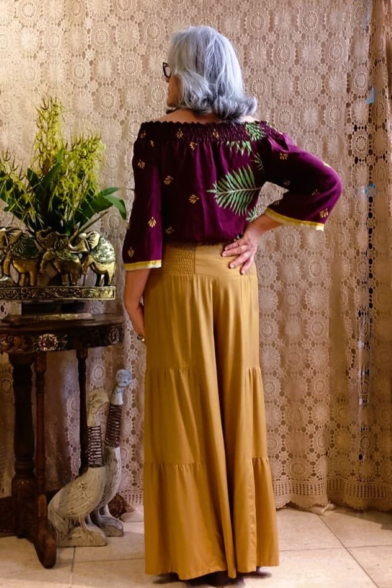 pantalona caramelo com bata ciganinha vinho1