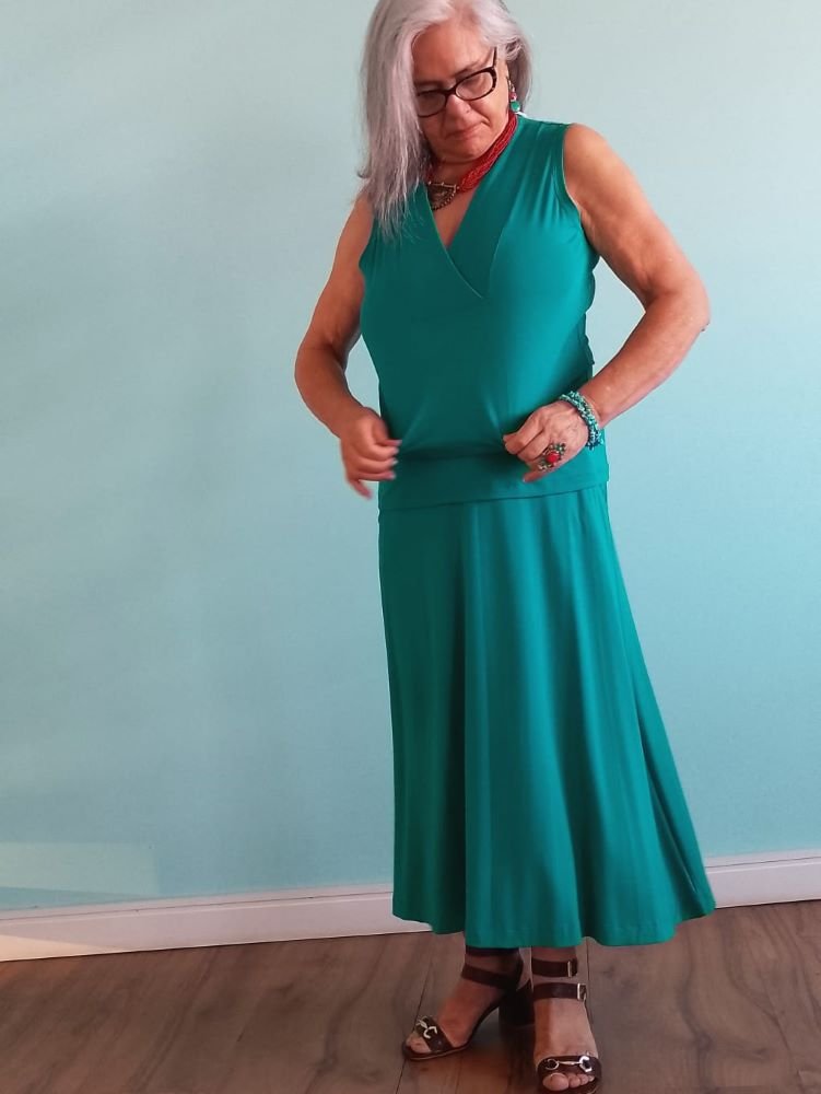 Blusa em Viscolycra Cavada e Decote V Jade Blusa em Viscolycra Cavada e Decote V Jade