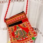 Bolsa Nave em Tecido Bordada Elefante Vermelha