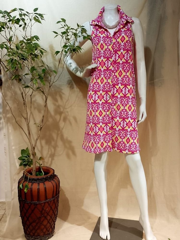 Vestido Longuete Chemisie com Spandex Estampa Ikat Pink e Amarelo Vestido Longuete Chemisie com Spandex Estampa Ikat Pink e Amarelo