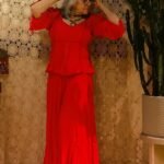 Cropped Ciganinha em Viscose e Renda com Meias Mangas Vermelho