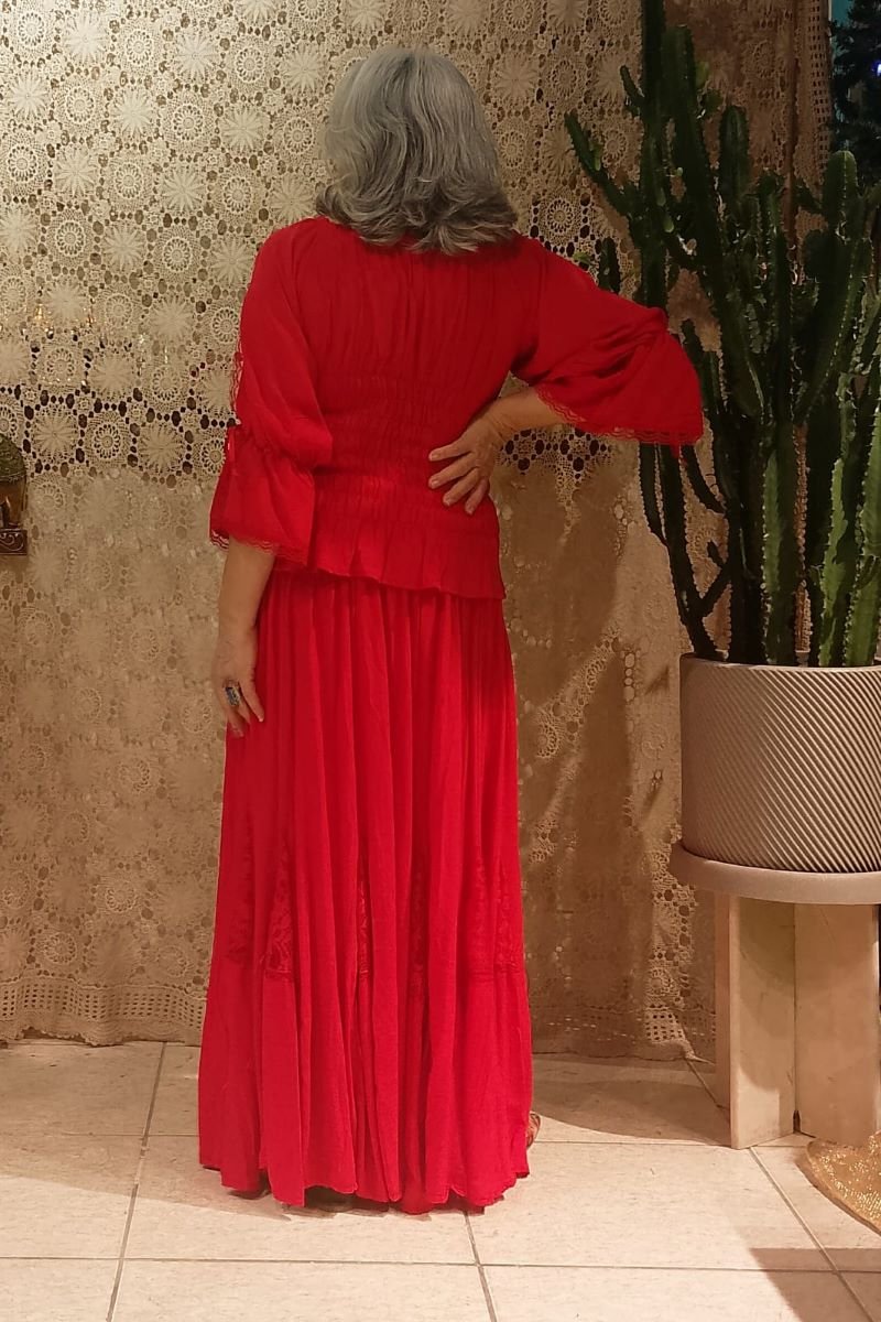 Saia Longa em Viscose e Nesgas Renda Godê e Lastex Vermelha Saia Longa em Viscose e Nesgas Renda Godê e Lastex Vermelha