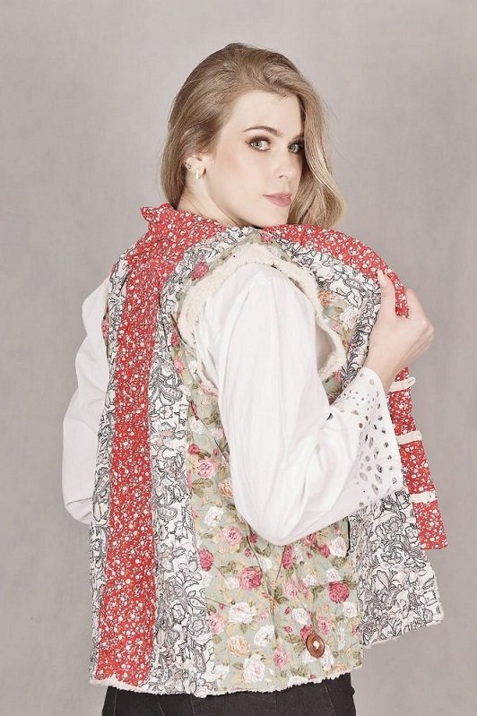 Colete em Algodão e Pele Sintética