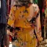 Bata em Crepe Estampado Decote Redondo Lastex e Mangas Longas Amarela G