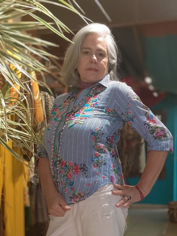 Camisete em Algodão Listras e Bordados com Meias Mangas Azul M