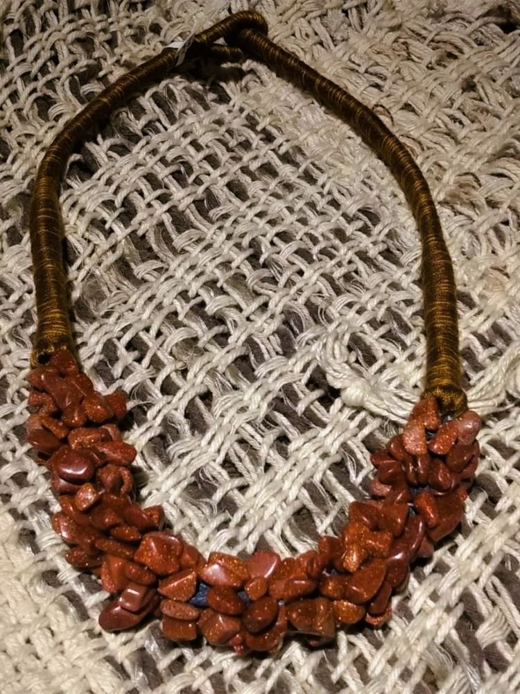 Colar em Cascalhos de Pedras do Sol