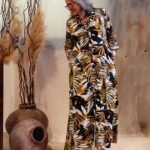 Chemisie Longa em Algodão com Colarinho e Mangas Longas Estampa Folhagens M