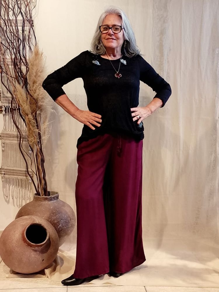 Blusa em Malha de Lã com Mangas Longas Customizada Flor Preta