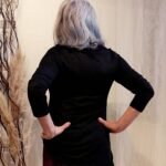 Blusa em Malha de Lã com Mangas Longas Customizada Flor Preta