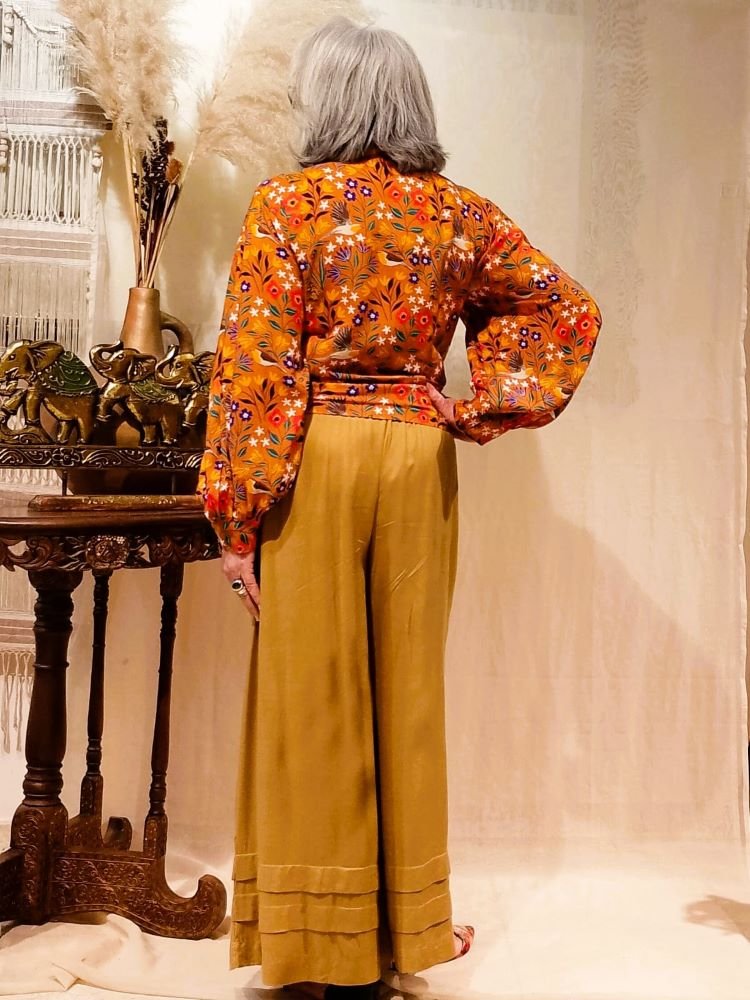 Camisa em Viscose Estampada Laço com Mangas Longas Floral Mostarda G