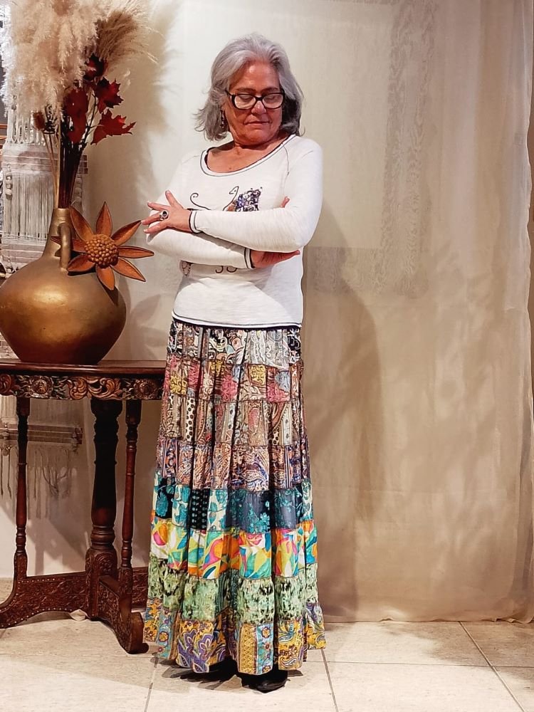 Bata em Malha com Mangas Longas Decote U Customizada Borboleta Nude M Bata em Malha com Mangas Longas Decote U Customizada Borboleta Nude M