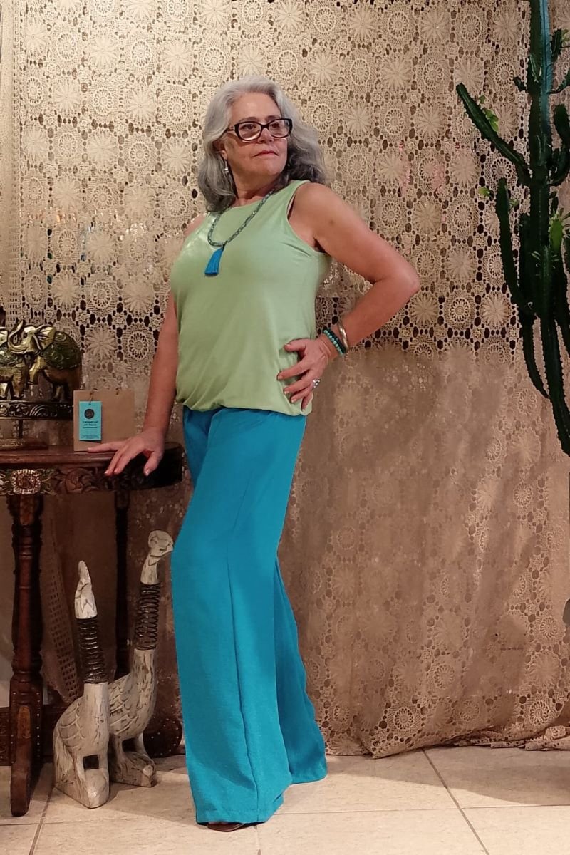 Camiseta em Malha Cavada Balonê Erva Doce Camiseta em Malha Cavada Balonê Erva Doce