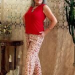 Calça em Viscose Cintura Alta Estampada e Laço Punho Off e Laranja M