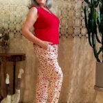 Calça em Viscose Cintura Alta Estampada e Laço Punho Off e Laranja M