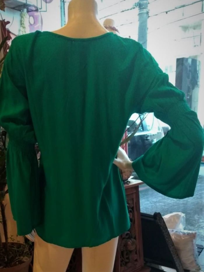 Túnica em Viscose com Meias Mangas Sino Decote Redondo Verde PROMO NATAL 25 Túnica em Viscose com Meias Mangas Sino Decote Redondo Verde PROMO NATAL 25