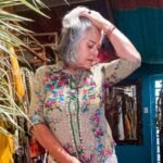 Camisete em Algodão Listras e Bordados com Meias Mangas Marron M