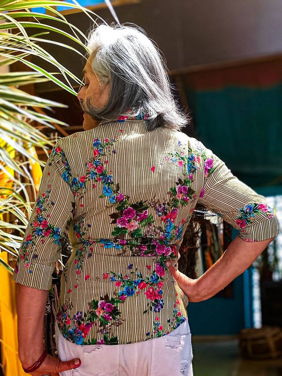 Camisete em Algodão Listras e Bordados com Meias Mangas Marron M