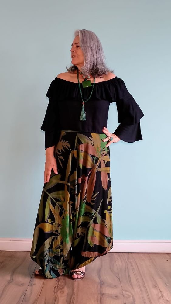 Calça Saruel em Viscose Estampa Folhagens Preto e Verde G