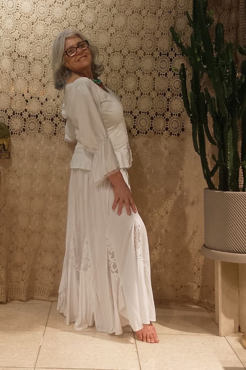 Saia Longa em Viscose e Nesgas Renda Godê e Lastex Branca