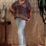 Bata Kaftan Curta em Seda Decote V Estampa Pistache e Roxo M
