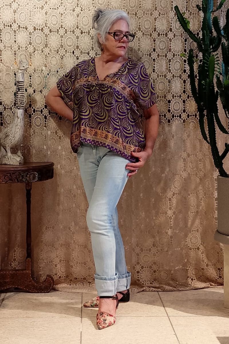Bata Kaftan Curta em Seda Decote V Estampa Pistache e Roxo M