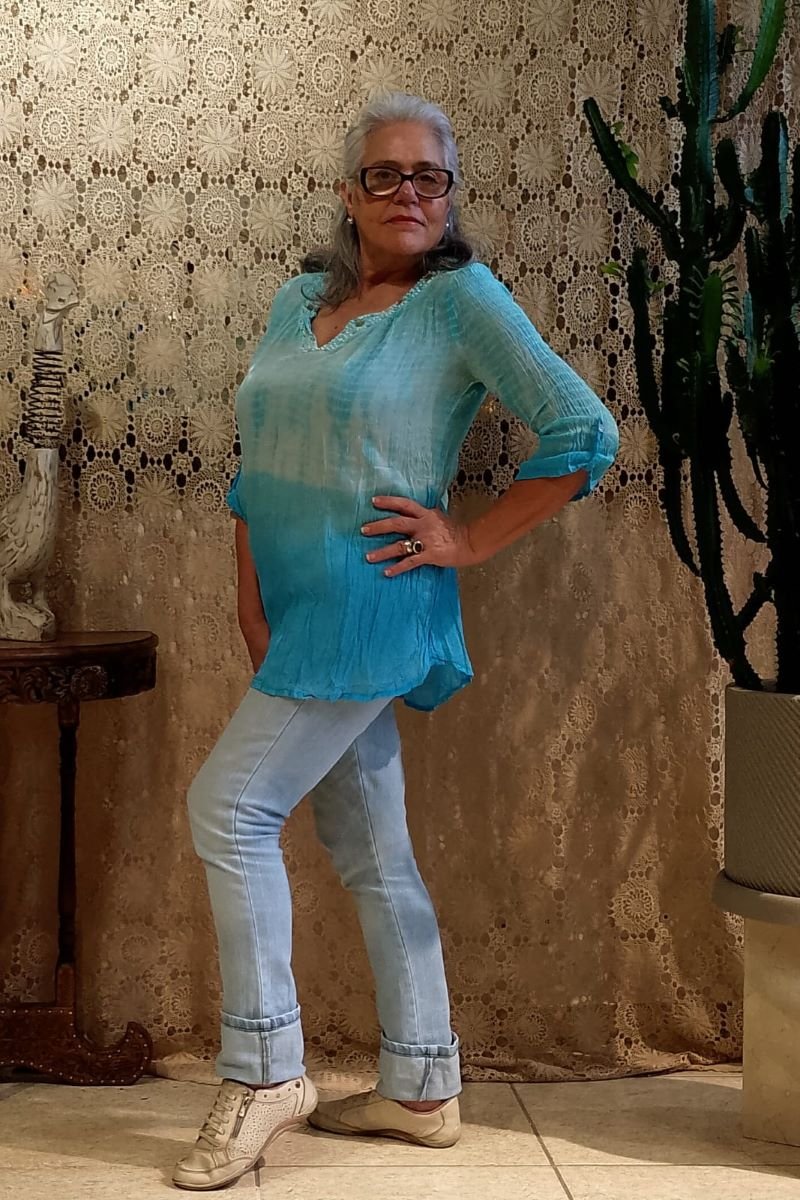 bata-algodao-tie-dye-azul-bordada-com-perolas bata-algodao-tie-dye-azul-bordada-com-perolas.jpg