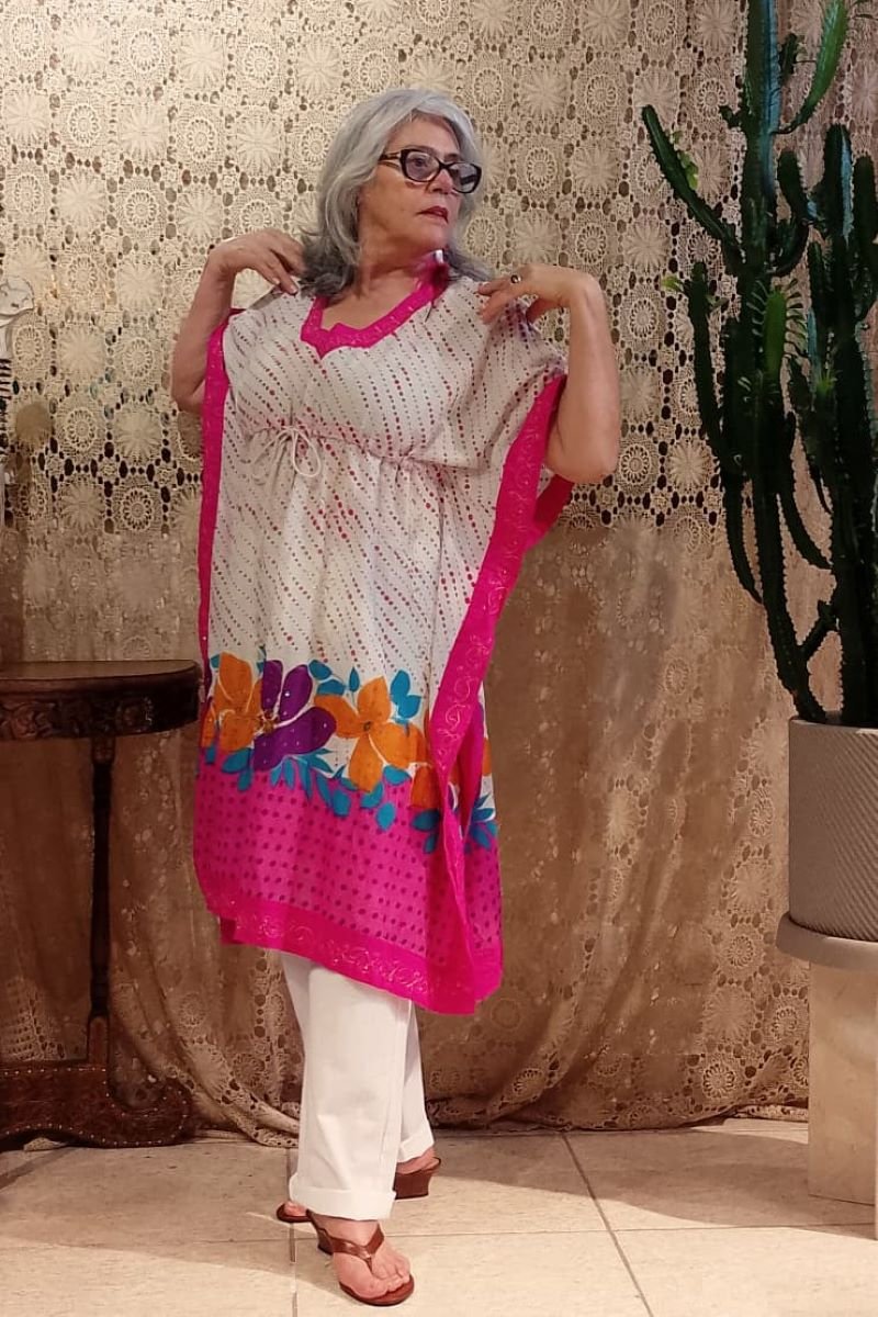 kaftan-media-em-algodao-decote-V-floral-rosa2.jpg