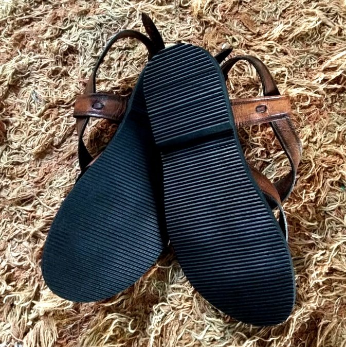 Sandália Masculina em Couro Estilo Romana Modelo M Sandália Masculina em Couro Estilo Romana Modelo M