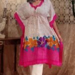 Kaftan Média em Algodão Branca Pontos Rosa e Barrado