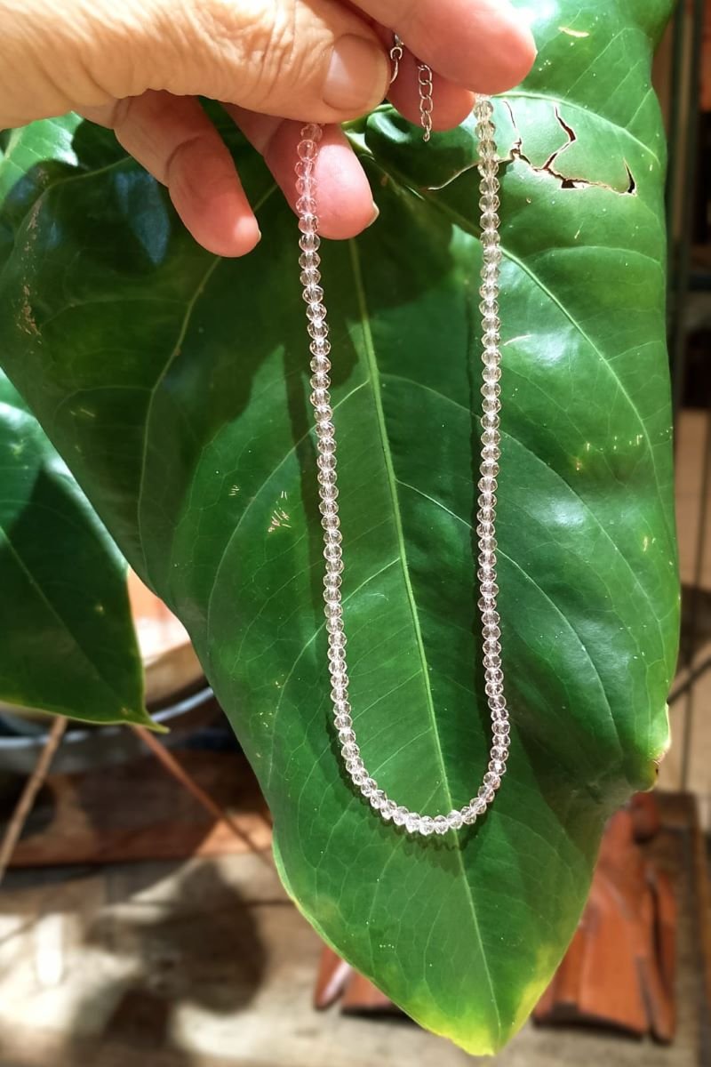 Colar Gargantilha Micro Cristal com Contas Lapidadas