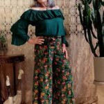 Calça Pantalona em Viscose Estampa Tucano Cintura Alta Lastex e Faixa Verde Folha G