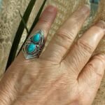 Anel Prateado Anatômico com 2 Pedras Gota Turquesa