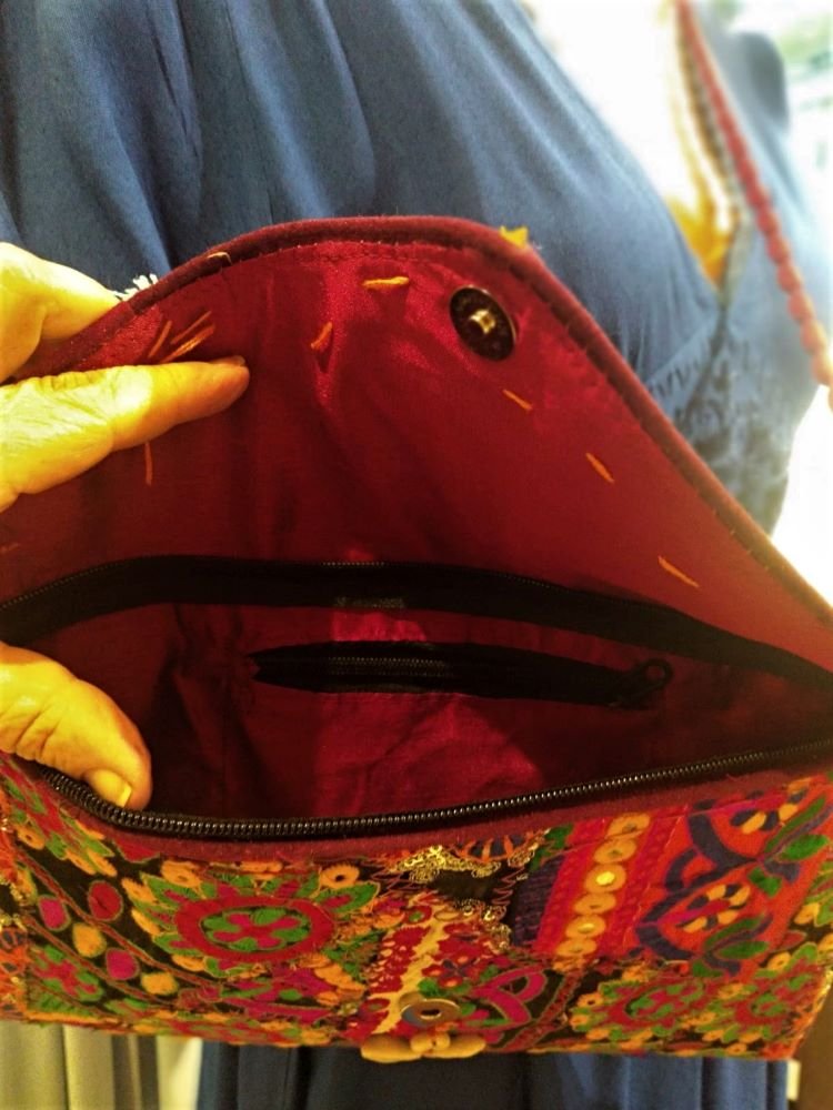 Bolsa Clutch Envelope Bordado Color