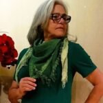 Xale Triangular em Algodão e Renda Guipir Franjas Degradê Verde