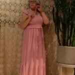 Vestido Longo em Viscose Corpo Lastex Alça Babado Rosa