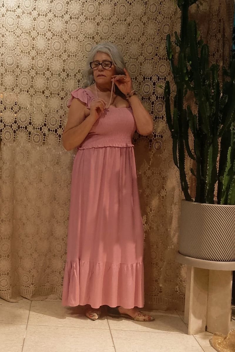 Vestido Longo em Viscose Corpo Lastex Alça Babado Rosa