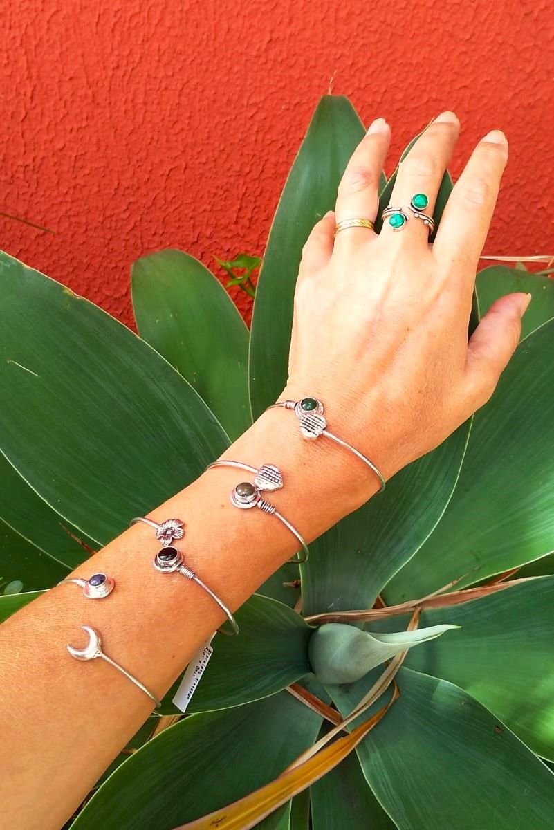 Bracelete Prateado Flor e Lapis Lazuli