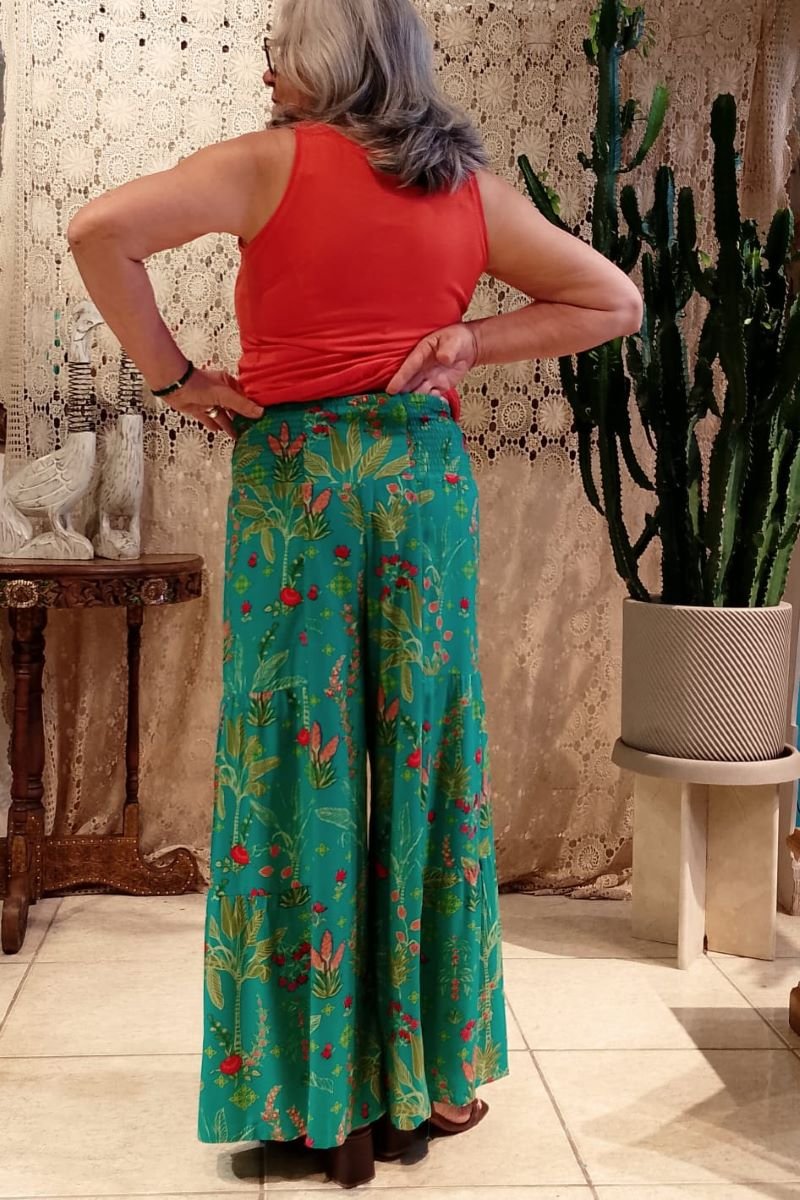 Calça Pantalona em Viscose Estampa Floral Cintura Alta Lastex e Faixa Verde G