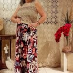 Calça Pantalona em Viscose Cintura Alta Estampada Lastex e Faixa Vinho e Salmon G