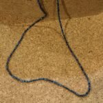 Colar Gargantilha em Micro Pedras Naturais Lápis Lazuli