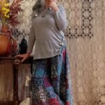 Calça Pantalona em Seda Indiana Estampada Cinza e Vermelho M