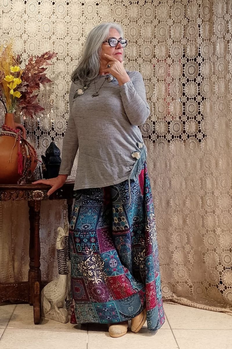 blusa-em-la-customizada-cinza-com-pantalona-em-seda-estampada-cinza2