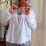 Bata em Algodão Decote Quadrado Guipier Mangas Longas Branca G