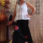 Calça em Algodão Nepalesa Pala Alta e Aplicação de Flor Preta M