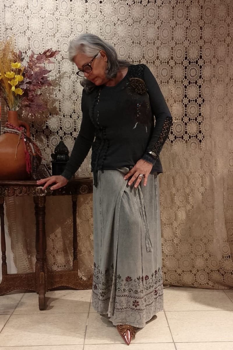 Saia Longa Reta em Viscose Estone Envelope Bordada Cinza