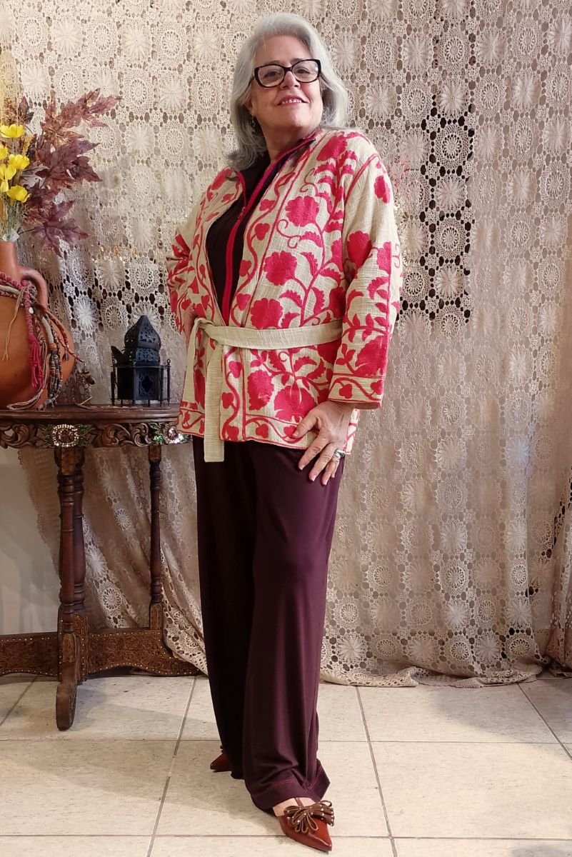 casaco-kimono-em-linho-rustico-todo-bordado-off-e-salmon2 casaco-kimono-em-linho-rustico-todo-bordado-off-e-salmon2