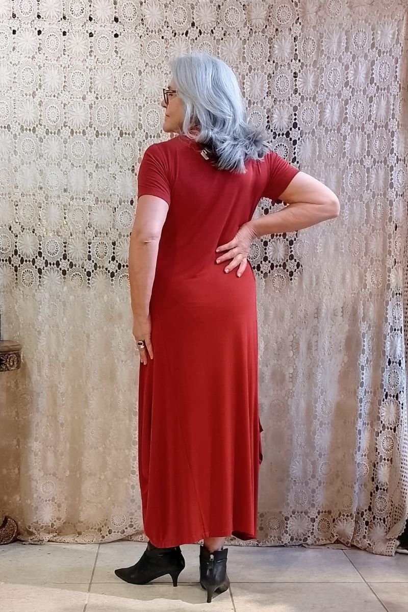 vestido-midi-em-malha-prime-com-mangas-curtas-pinhao7