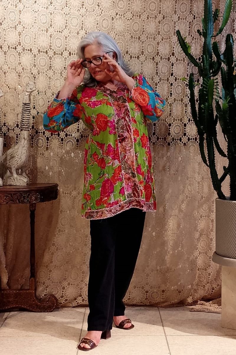 Tunica em Algodão Decote V com Mangas Longas Bordada e Estampa Floral G Verde G